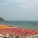 Baia Flaminia Hotell 4*